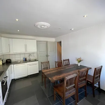Fully Furnished With Shared Kitchen And Bathroom 3 Apartamento